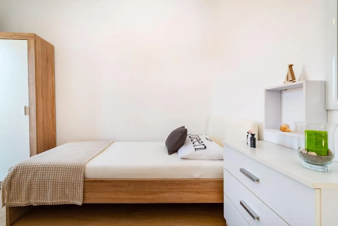 Apartment Maia Lena For Family Jasenice  Jasenice (Zadar)