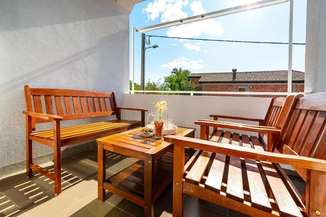 Apartment Maia Lena For Family Jasenice   Jasenice (Zadar)