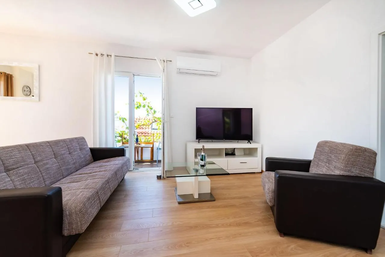 Apartment Maia Lena For Family Jasenice  Croatia